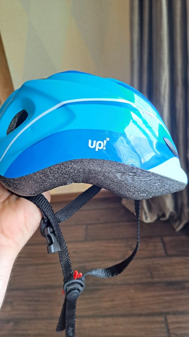 Шлем защитный UP для катания на велосипеде/роликах/самокате.