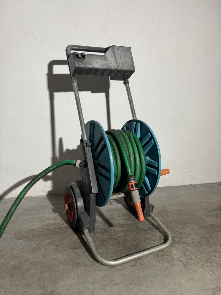 Enrolador + mangueira de 15M da Gardena