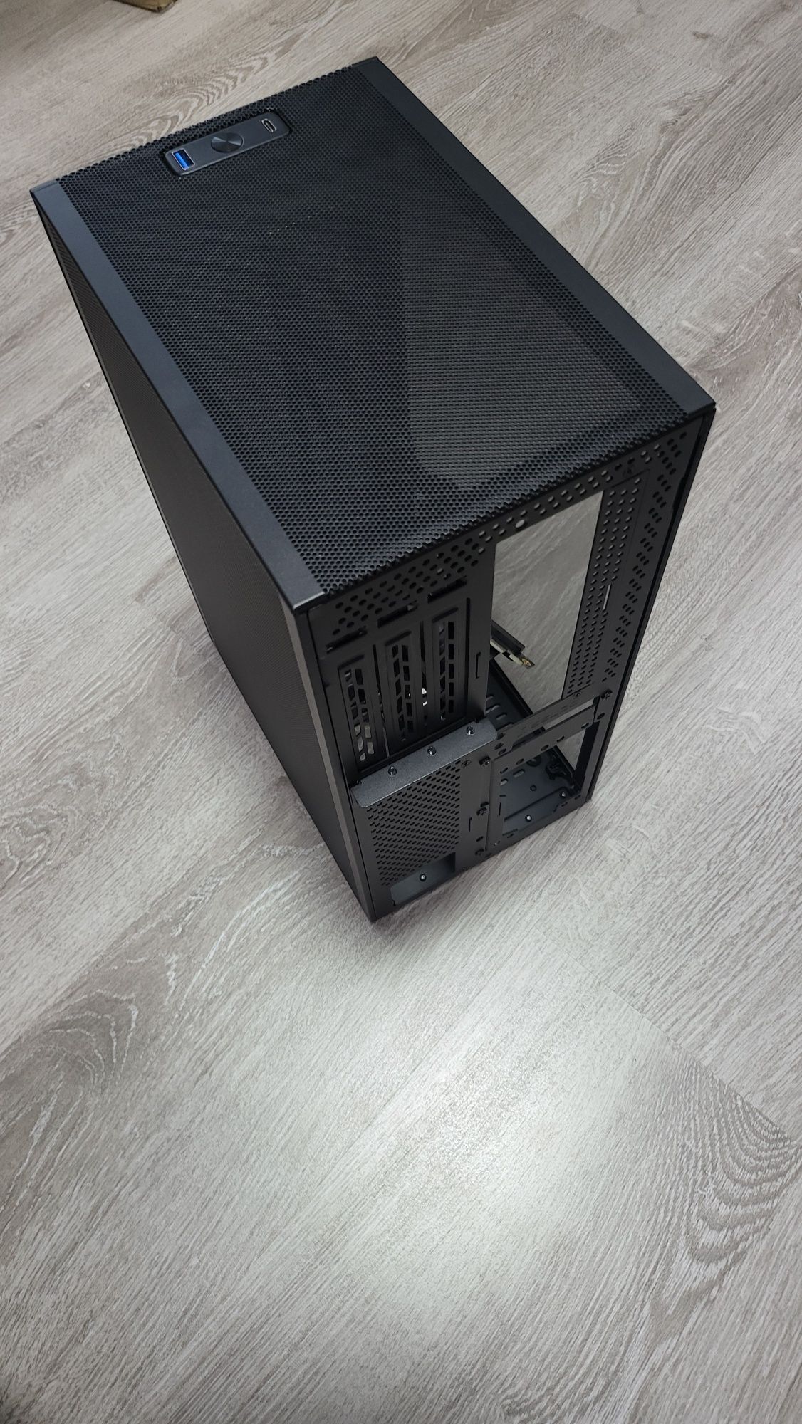 Корпус  Ssupd meshlicious Mini itx