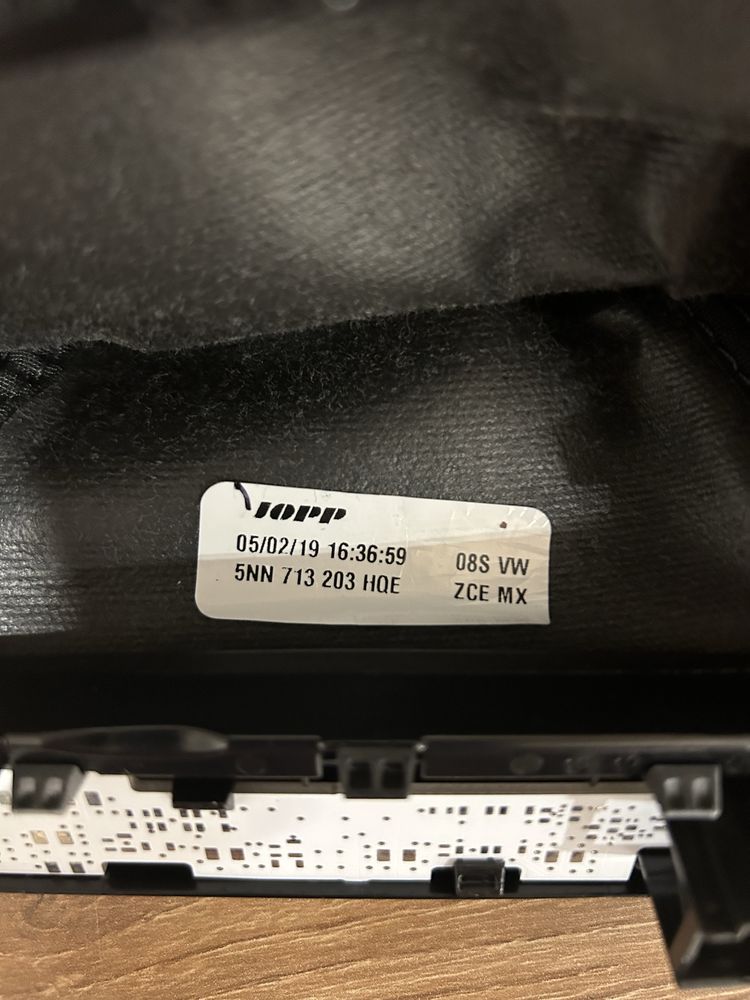 Ручка КПП VW Tiguan 18-24 чорна шкіра 5NN713203HQE