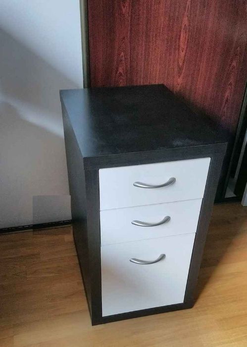 duże biurko dyrektora kontnerek komoda malm ikea czarne ergonomiczne