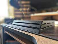 Sprzedam PS4 PRO z dwoma padami i kilkoma grami (1TB) - używane