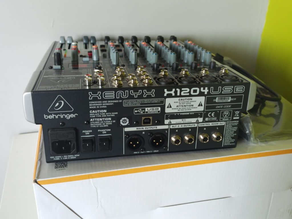Mikser Behringer Xenyx X1204USB analogowy