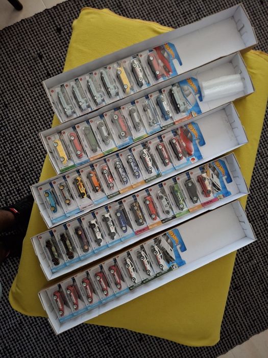 Hot wheels.  Variados