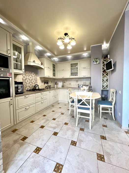 3- ком в Академгородке на Говорова/ Парк победы .