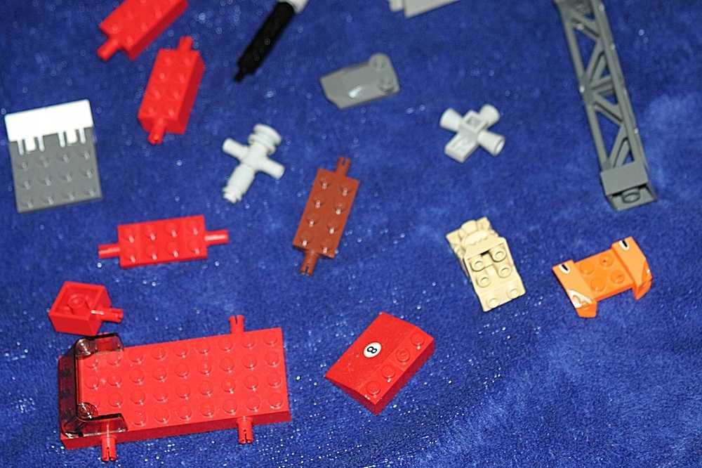 LEGO
klocki lego -różne części np. elementy do kół, w różnym kolorze