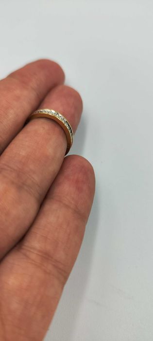 Złoty pierścionek pr 585 / obrączka z cyrkoniami/ r10