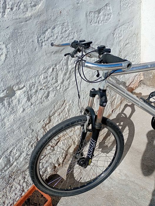 Bicicleta de montanha quadro alumínio só dia 1 e 2 Nov.2025