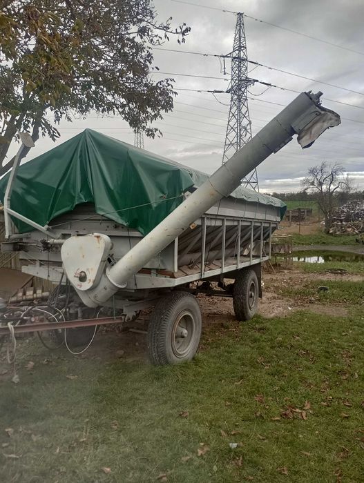 Przyczepa przeładowcza ze żmijką