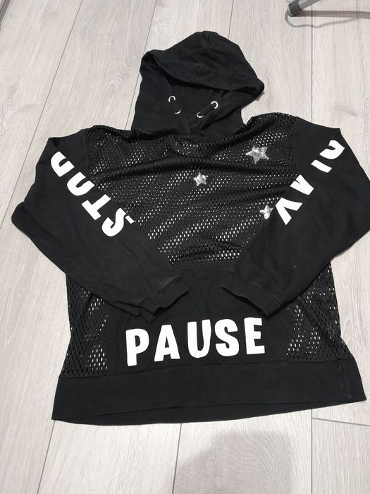 Czarna bluza reporter