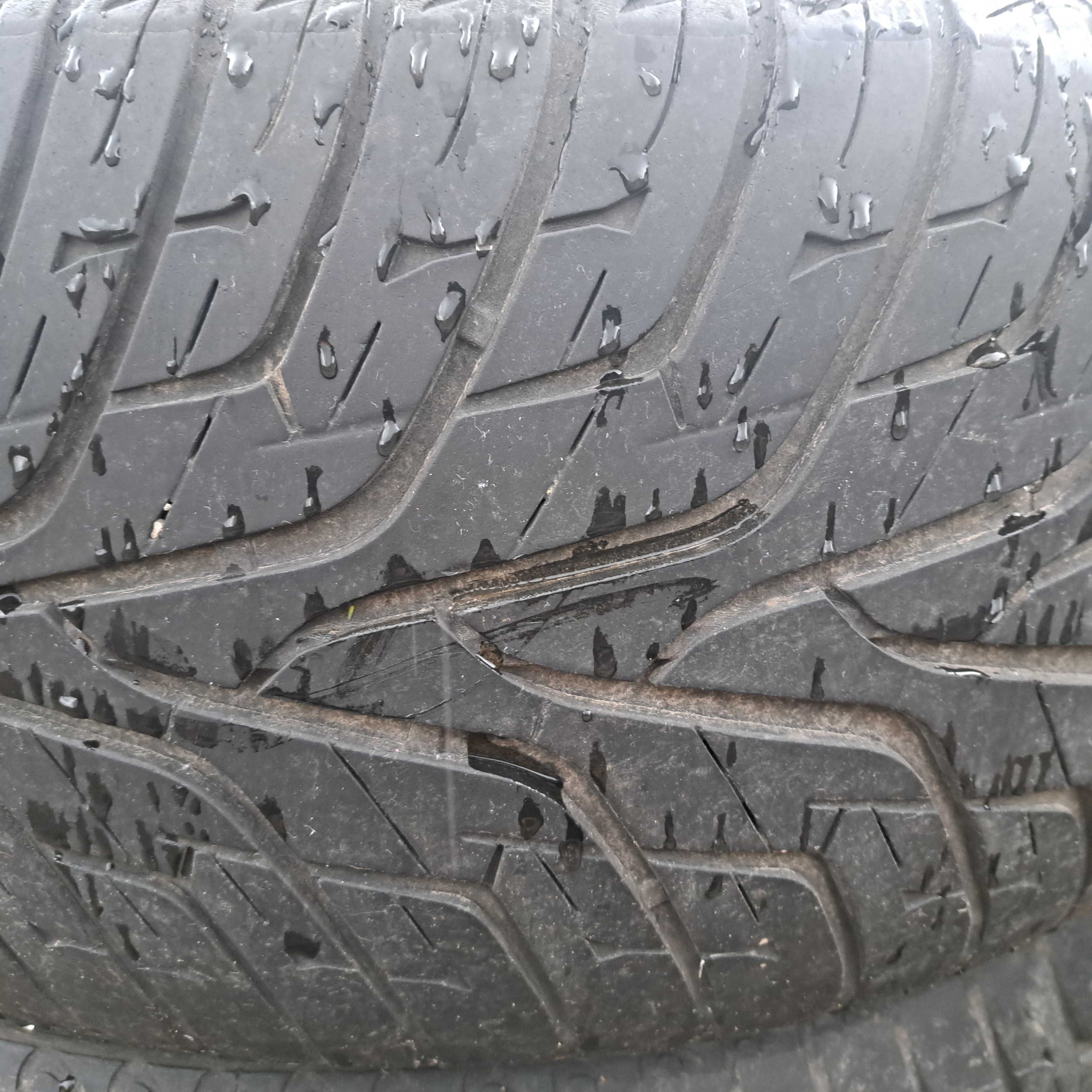 Sprzedam Komplet Opon Hankook ventus St 225 50 R19 Wielosezonowe.