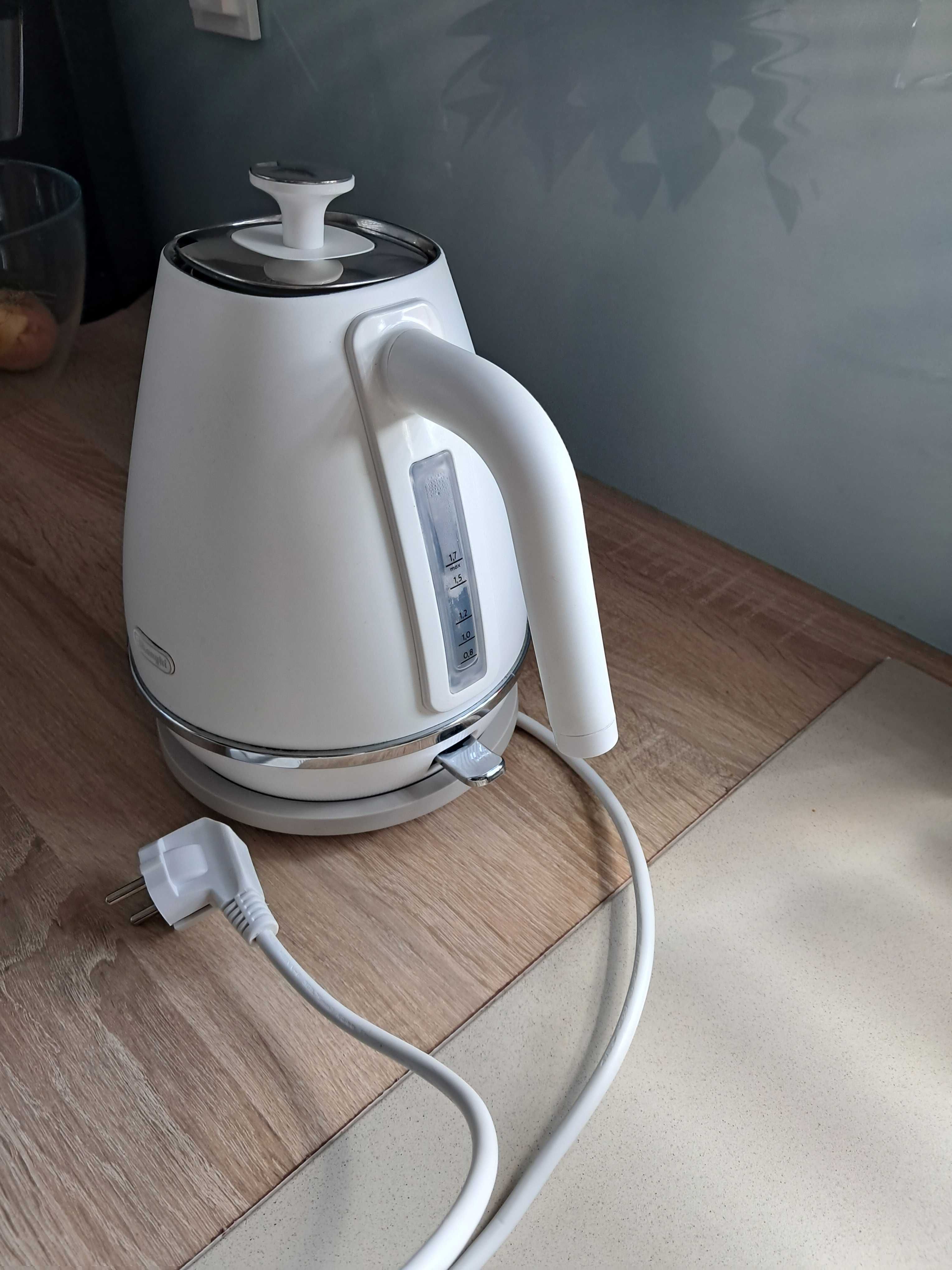 Czajnik delonghi