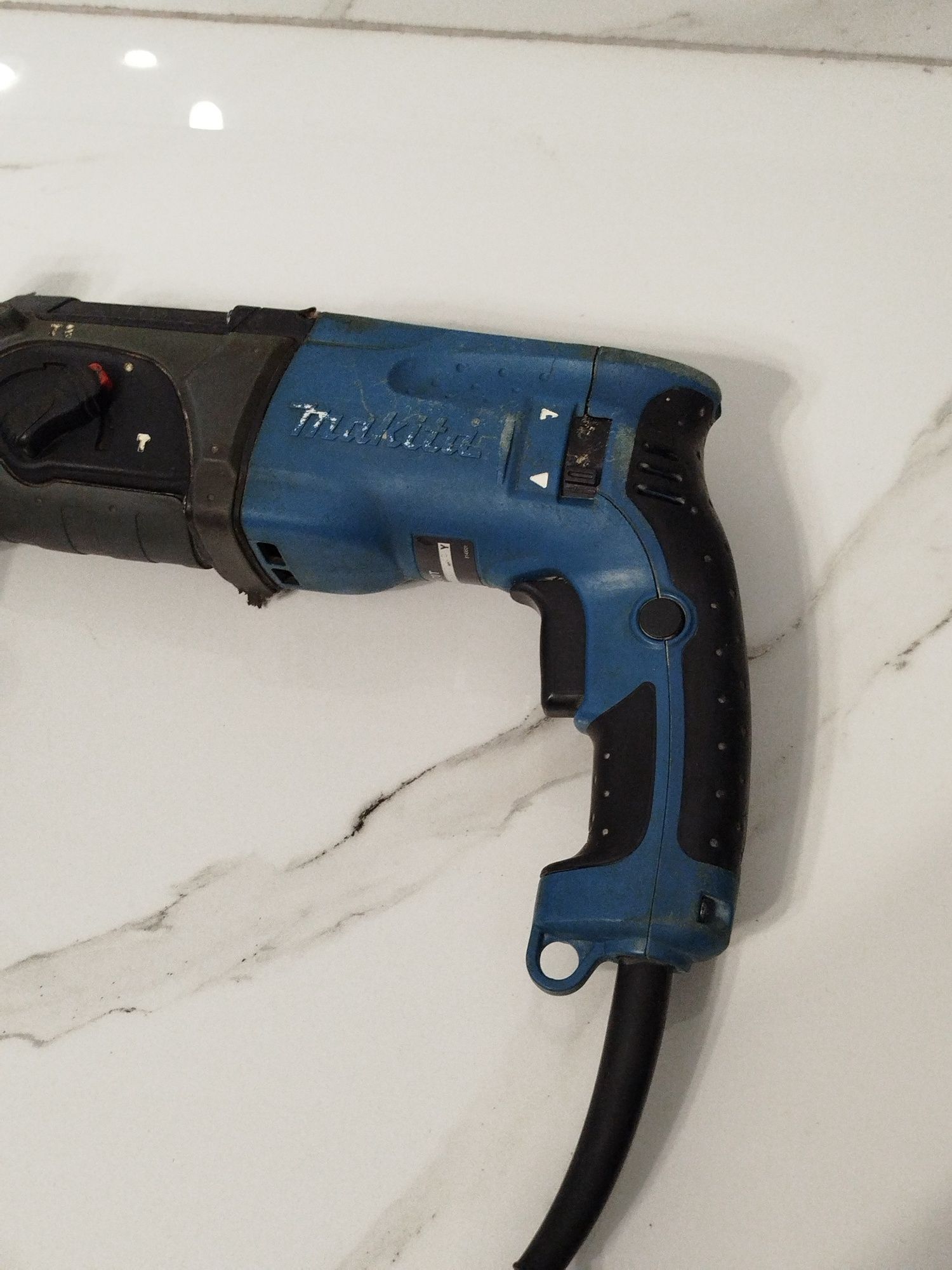 Перфоратор Makita hr2470t
