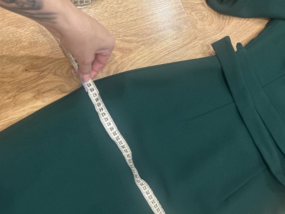 Сукня смарагдового кольору