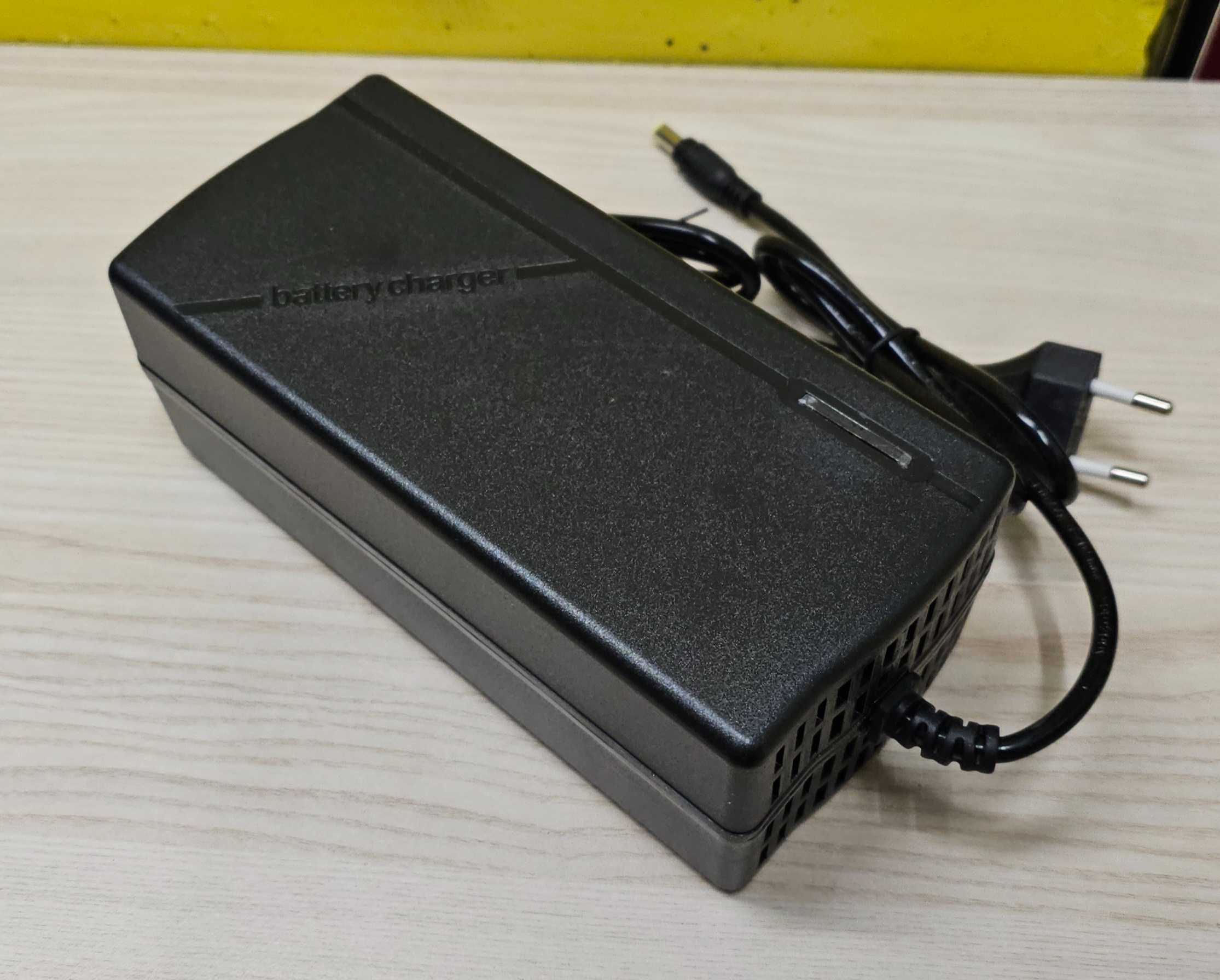 SZYBKA Ładowarka 67,2V 5A Bili Coco KuKirin Techlife Blinke skutera 16