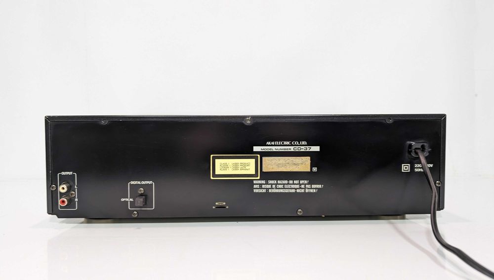 Програвач CD дисків Akai CD-37, ЦАП PCM67P/18 біт/збірка Японія