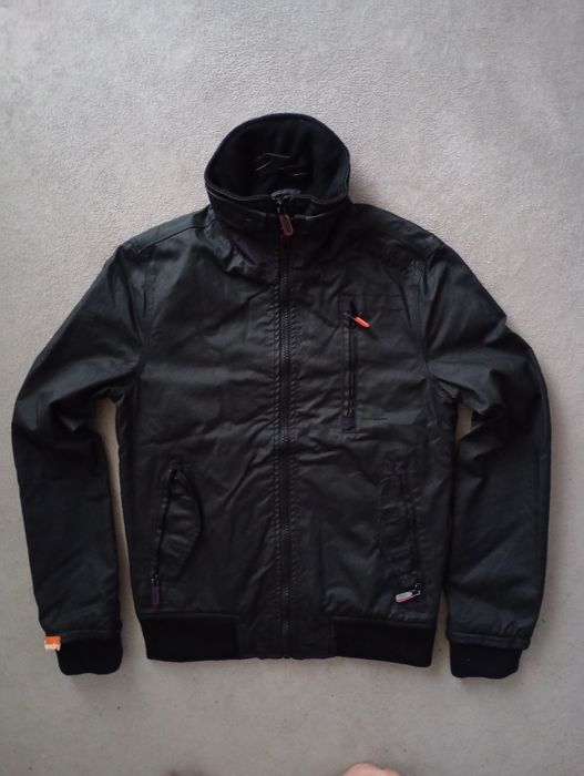 Брендова куртка Superdry.
Розмір M.