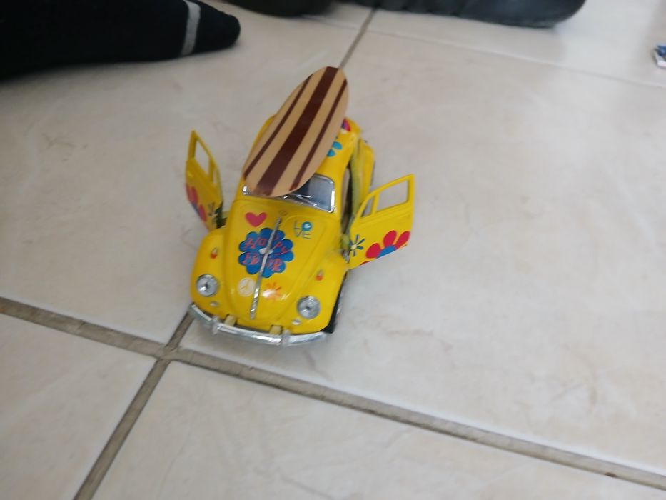 Carros para colecionar ou dar para crianças