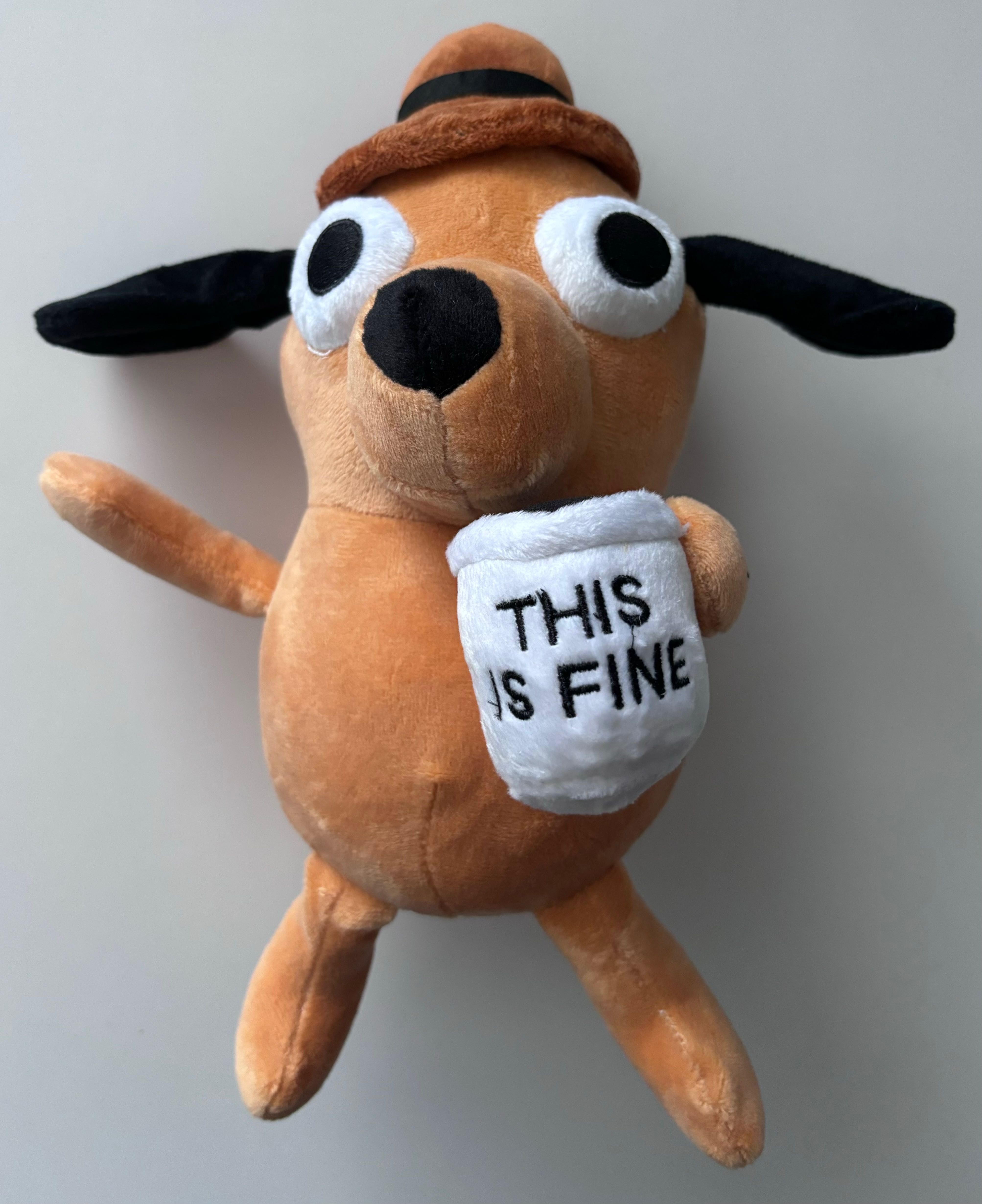 This Is Fine Mem meme, maskotka pluszak pies, szybka wysyłka z Polski!