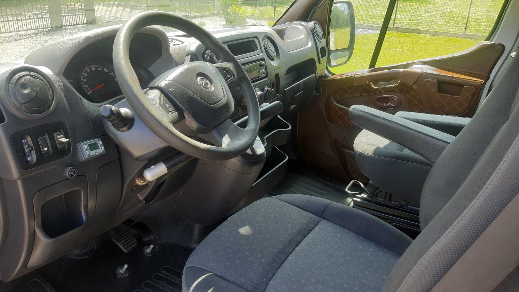 Opel Movano Dla osoby niepełnosprawnej na wózku inwalidzkim winda
