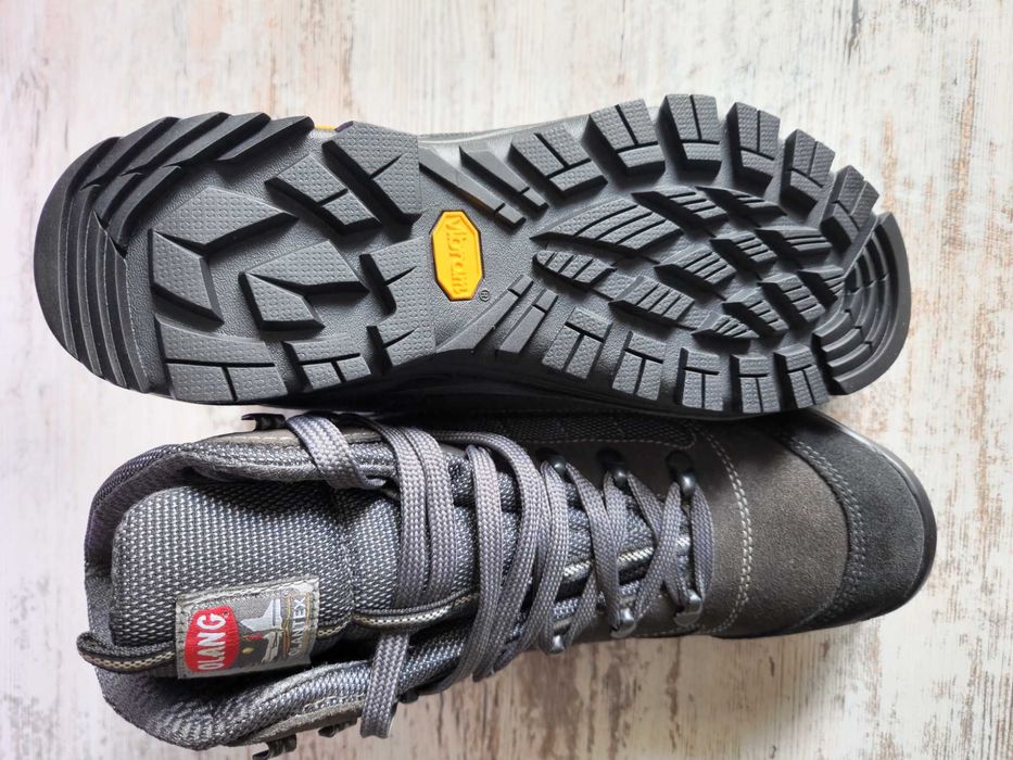 Оригінальні трекінгові черевики OLANG
