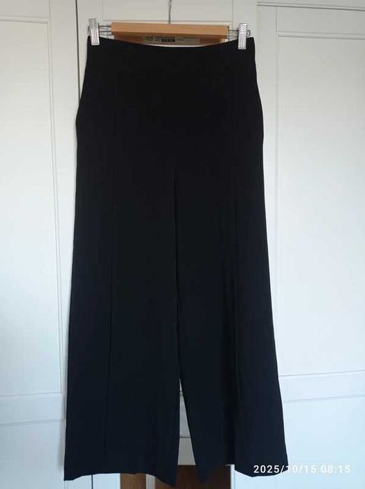 Eleganckie damskie spodnie materiałowe kuloty czarne Zara rozmiar XS S