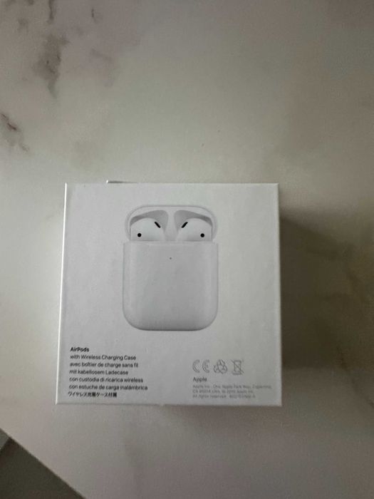 Etui plus kabel do ładowania do słuchawek Apple AirPods 2019