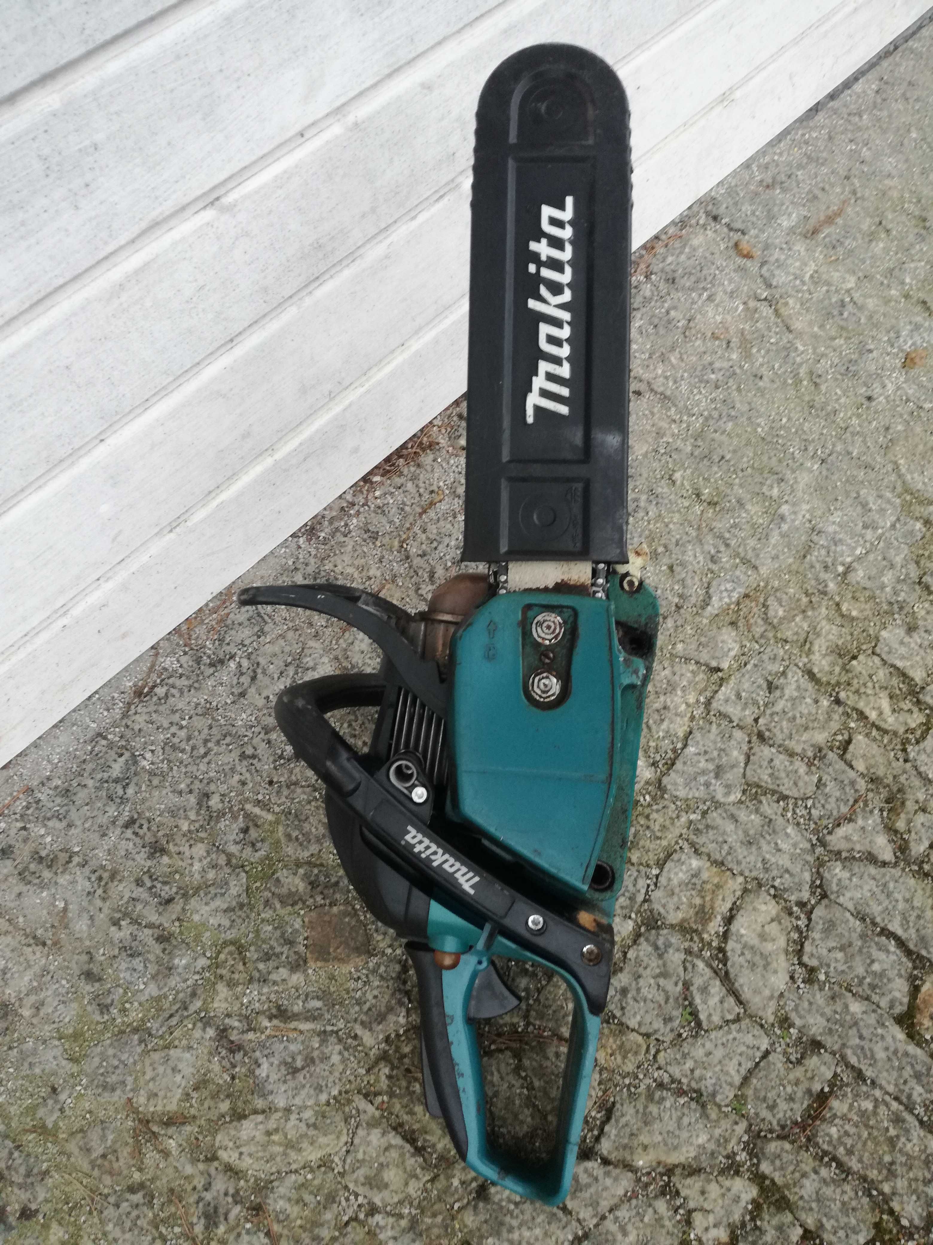 Pilarka spalinowa Makita EA3500S-35B prowadnica 35cm, moc 2,3 KM