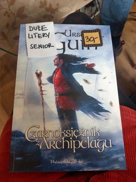 Czarnoksiężnik z Archipelagu duże litery