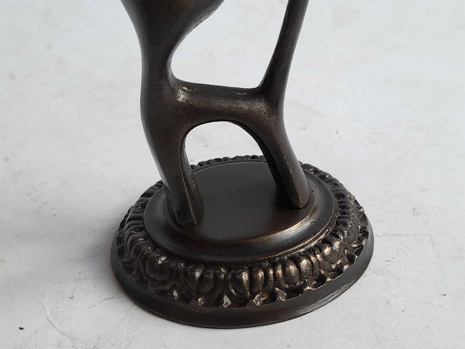 Figurka kot na podstawce (mosiądz)