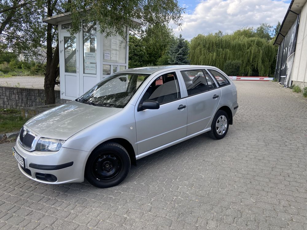 Легковий автомобіль skoda fabia