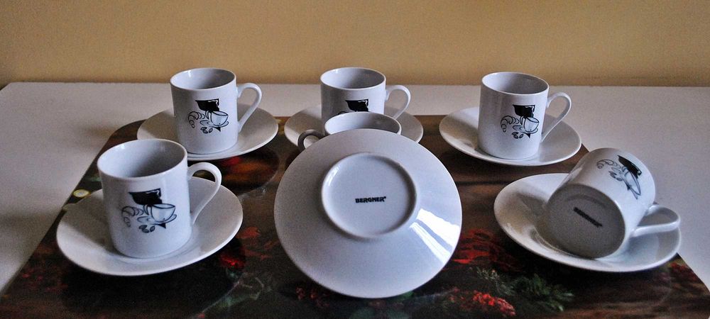 Filiżanki ceramiczne z talerzykiem – 6 szt.