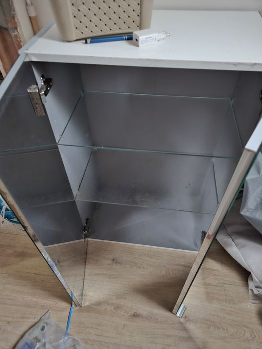 SZafka wiszaca luatrzana stan bardzo dobry