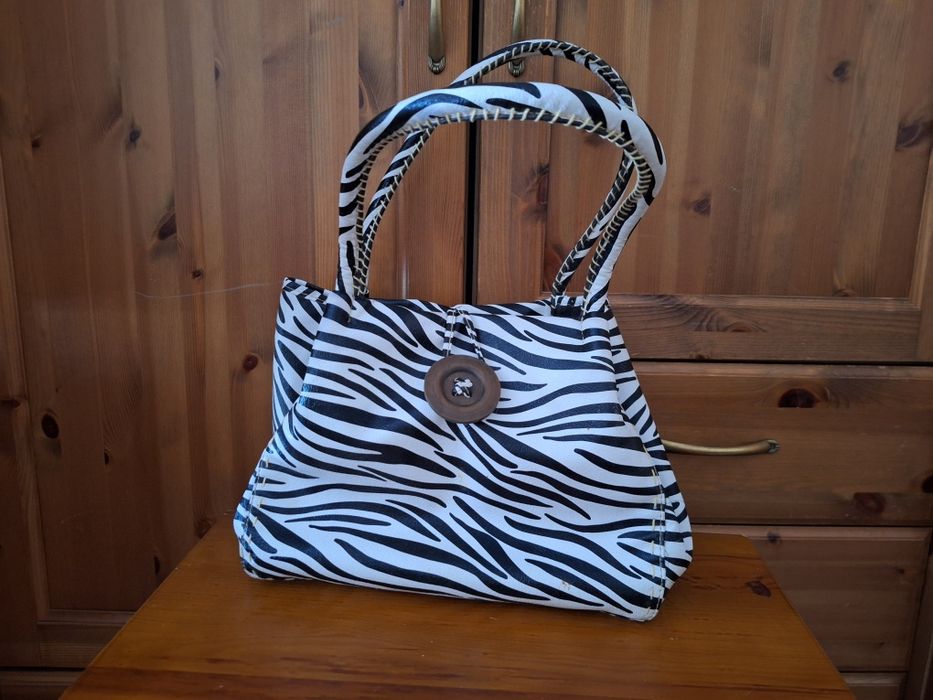 zgrabna "zeberkowa " torba z usztywnionym dnem