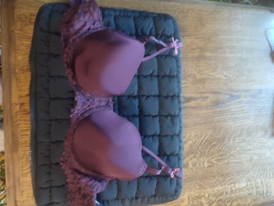 Шикарный бюстгальтер бордового цвета