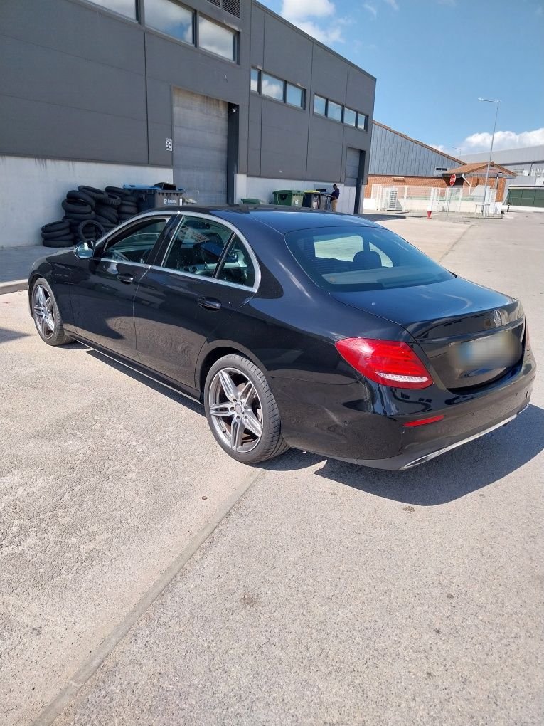 Mercedes-Benz E220d AMG 194cv  9G-TRONIC 
Transmissão: Caixa automátic