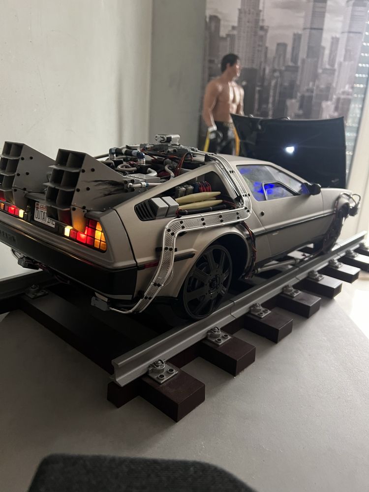 Delorean Powrót do przyszlości 1:8