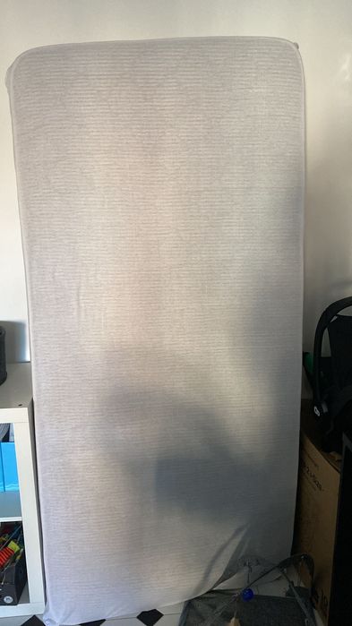 Estrado com pés e colchão solteiro