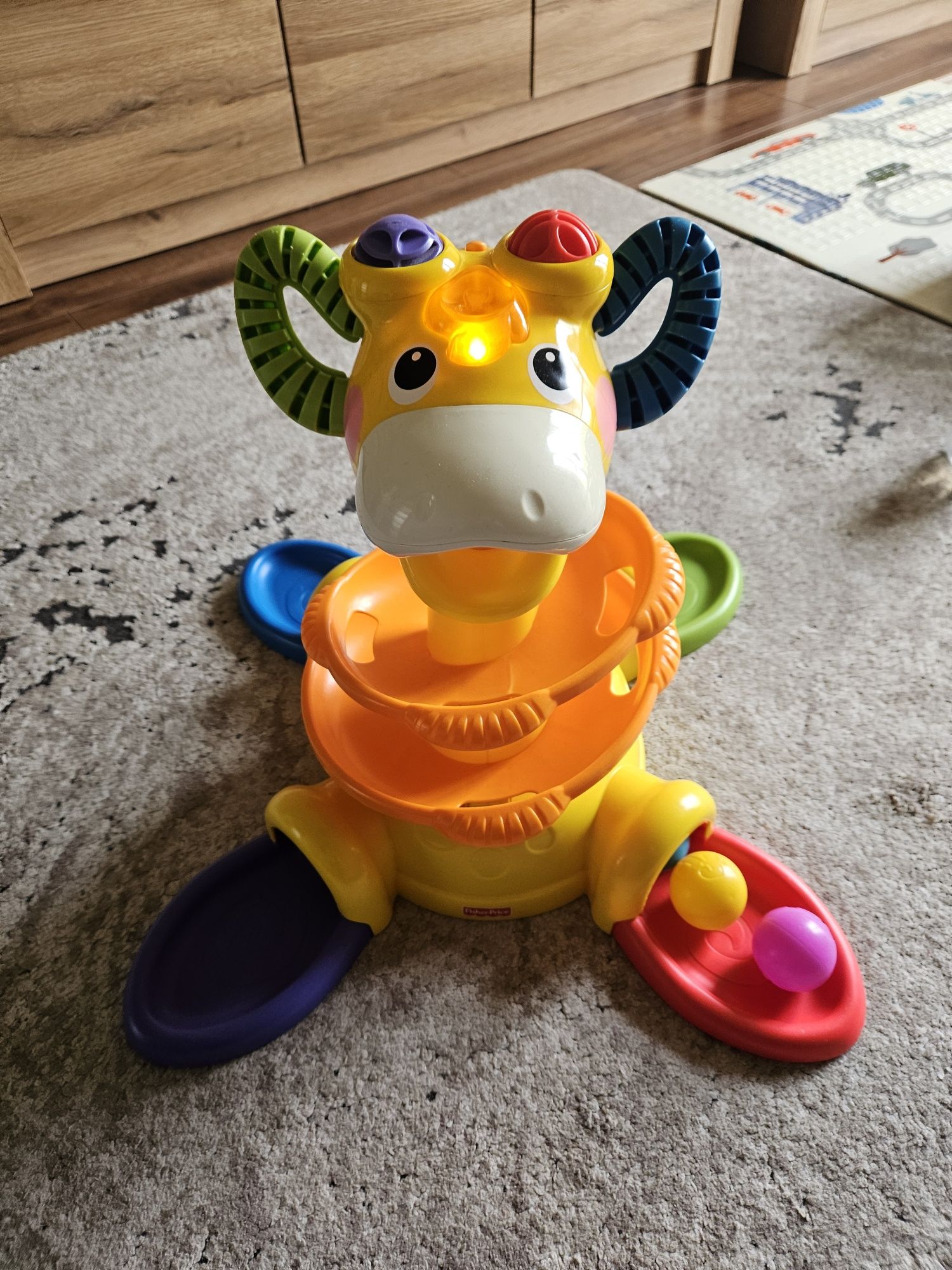 Żyrafa z kulkami i dźwiękami Fisher Price