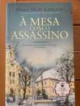 À mesa com o assassino