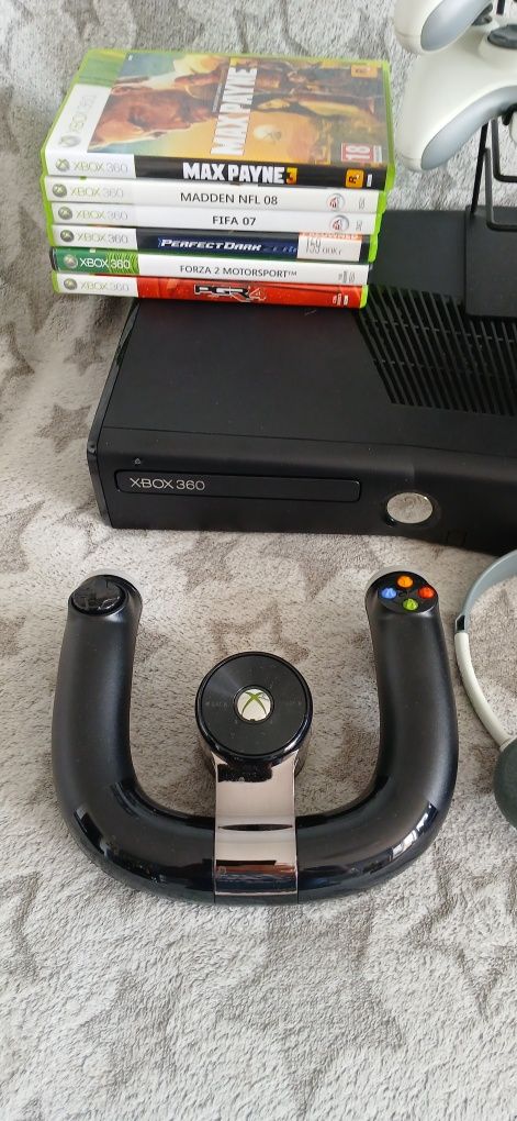 Xbox 360,pady,kierownica, gry,słuchawka