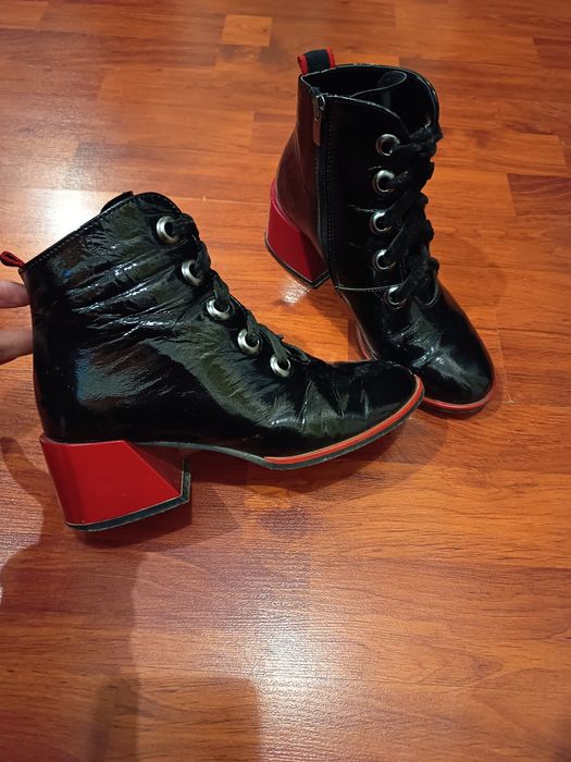 Шкіряні лакові ботільйони ботінки нарядні