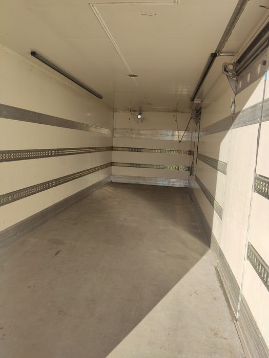 Chłodnia izoterma 7,8m długa na magazyn budowę garaż schowek