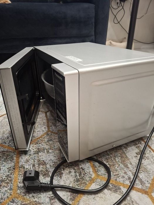 Мікрохвильова піч Panasonic