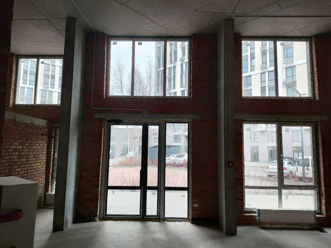 Здається в оренду 70 м² на першому поверсі Madison Gardens