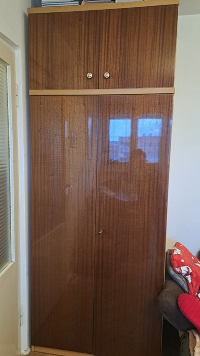 Szafa na ubrania z drążkiem z nadstawką