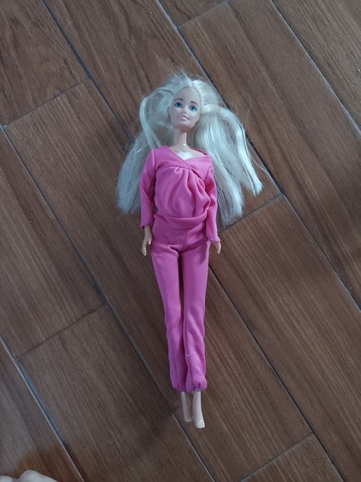 Lalka Barbie w ciąży z niemowlakiem