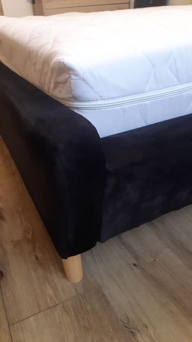 Łóżko na sprzedaż