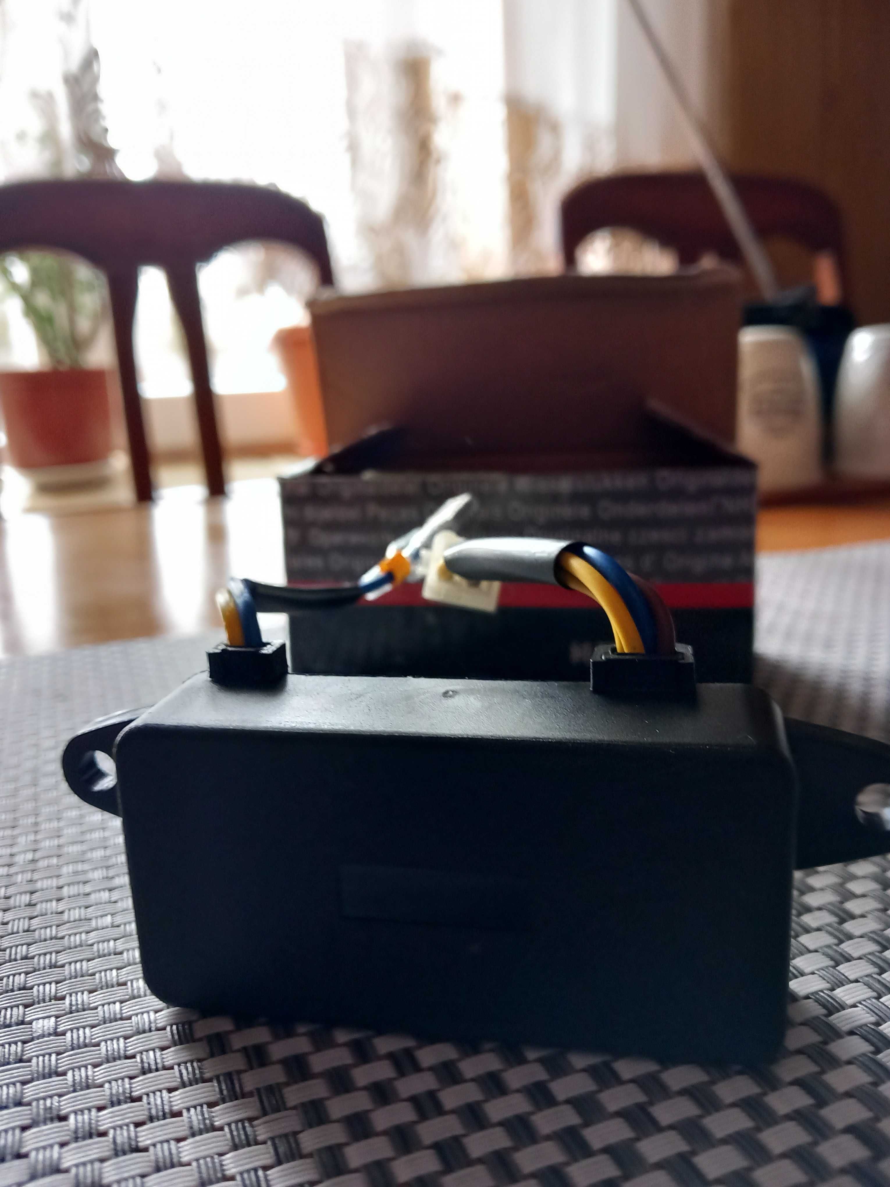 Регулятор напруги AVR 250V до 3 кВт.