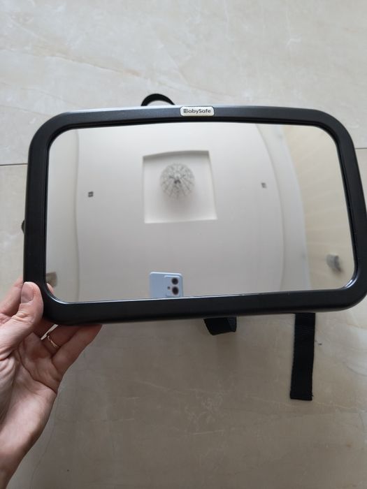 Lusterko samochodowe do obserwacji dziecka